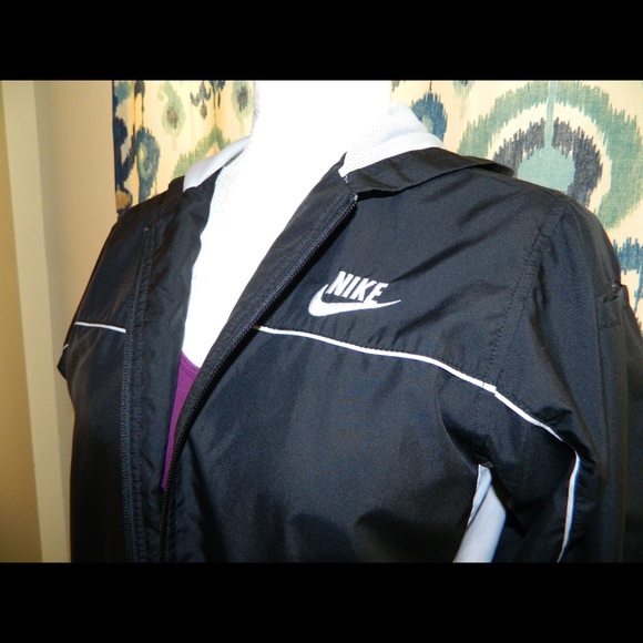 Nike sport jacket! - Picture 2 of 5